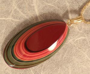 Pendentif laqu� (2)